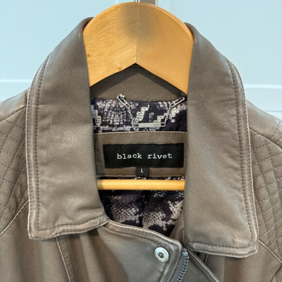 🩶 Black Rivet Moto Jacket 🩶 - Picture 2 of 10